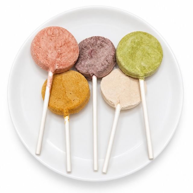 Freeze-Dried Lollipop-Shaped Bites